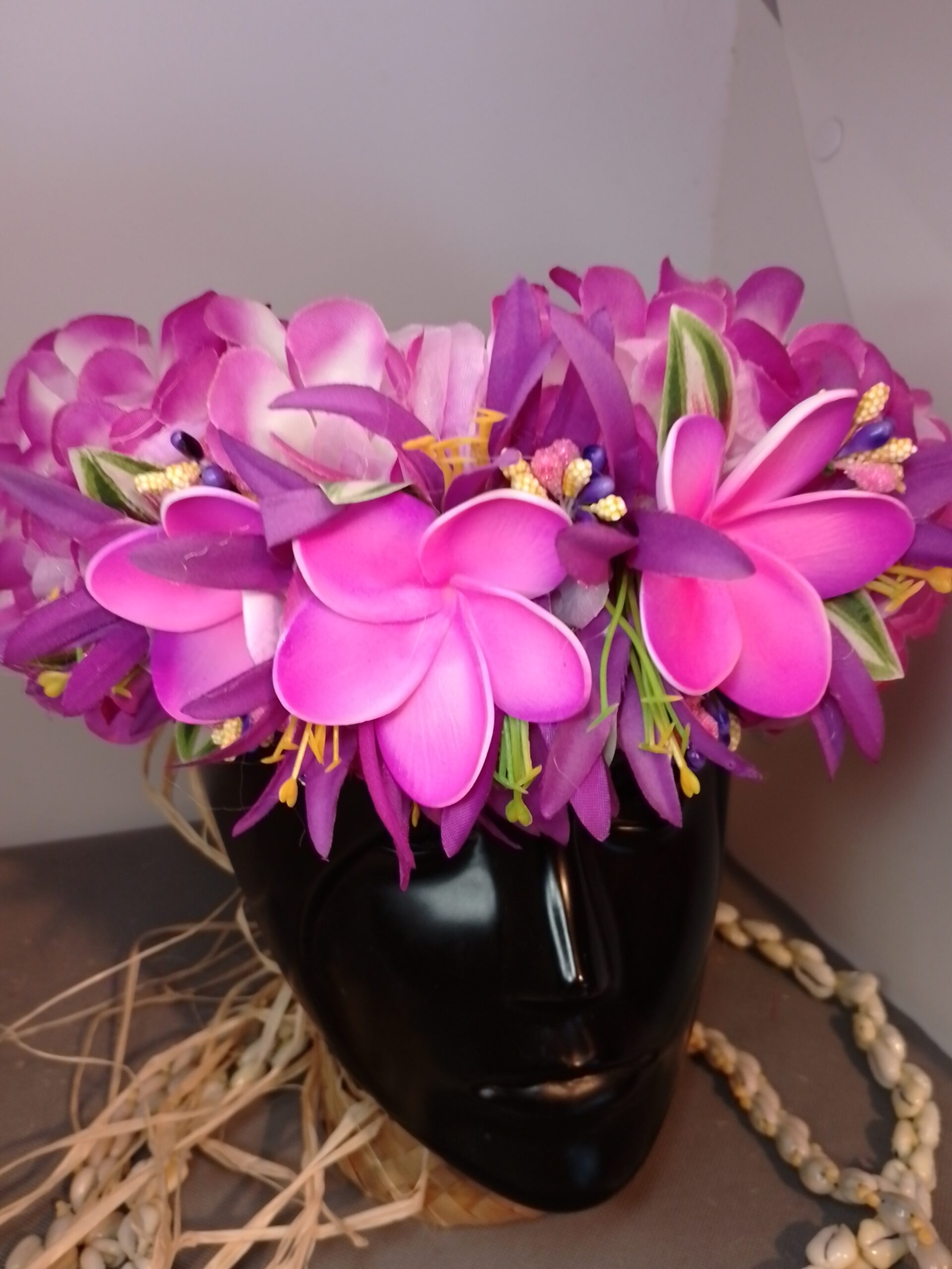 Couronne fleurs Tahiti blanche bords violets trois tipanie mauves bords violets Vaite.e.Tiare créations