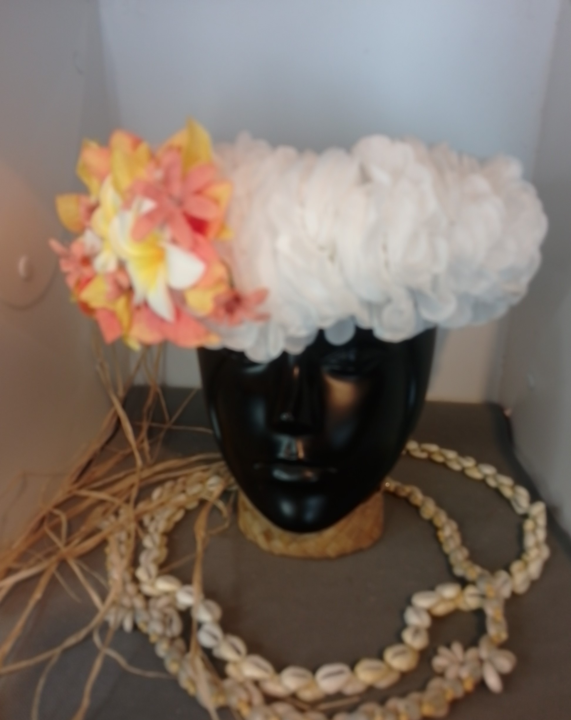 Couronne fleurs Tahiti blanche trois tipanie blancs cœur jaune bougainvillier orange Vaite.e.Tiare créations