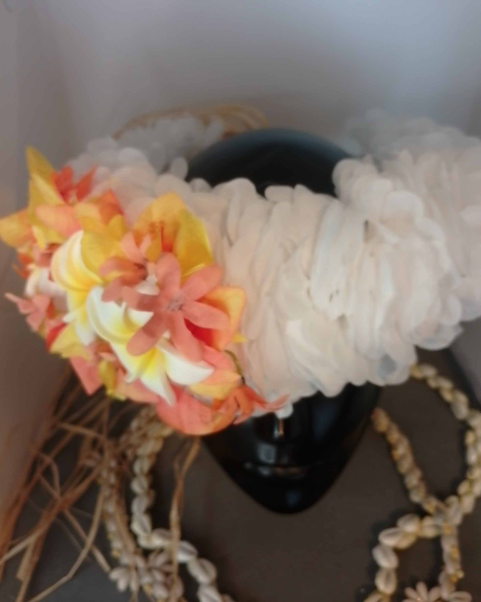 Couronne fleurs Tahiti blanche trois tipanie blancs cœur jaune bougainvillier orange Vaite.e.Tiare créations