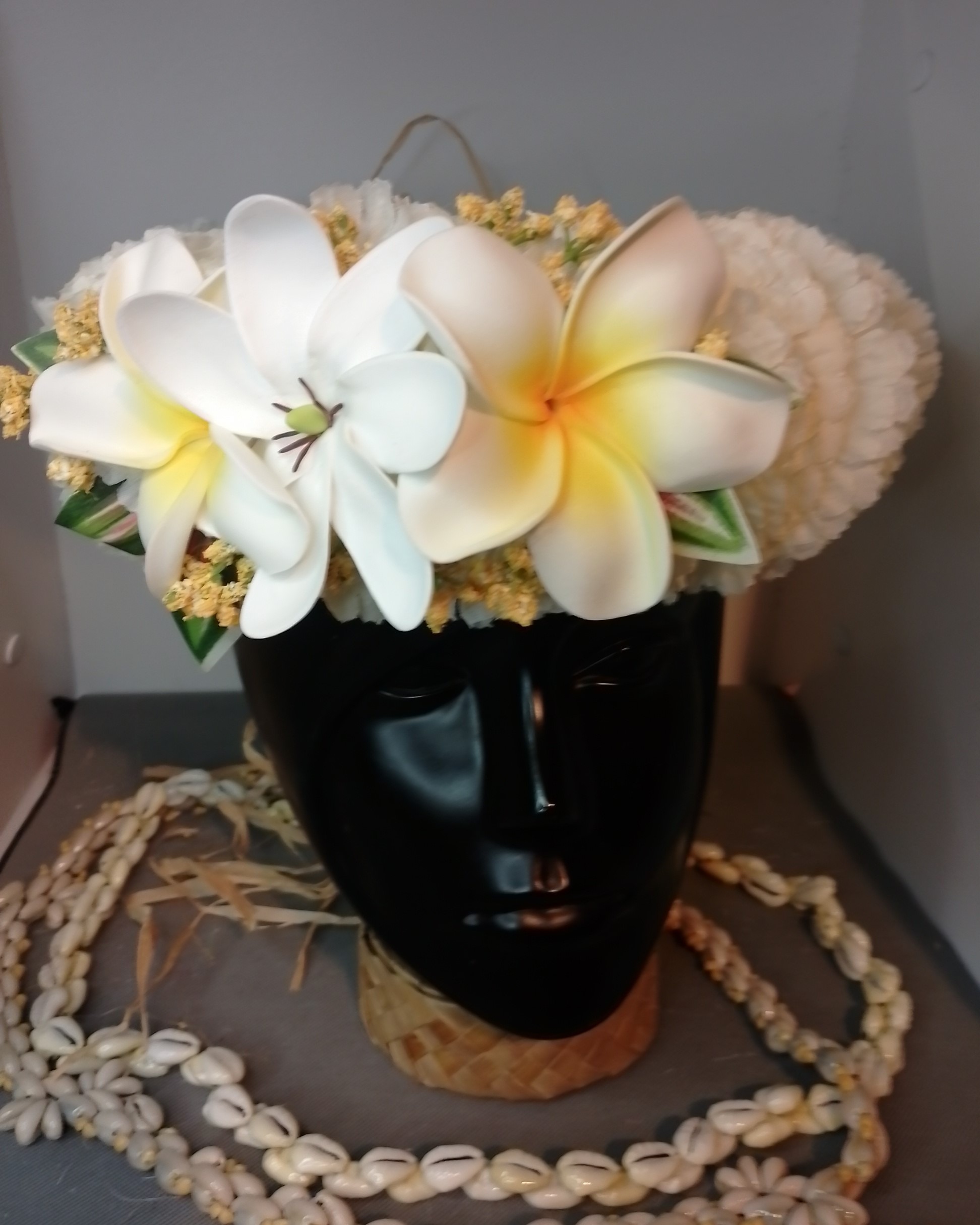 Couronne fleurs Tahiti champagne deux grands tipanie une grande tiare Vaite.e.Tiare créations