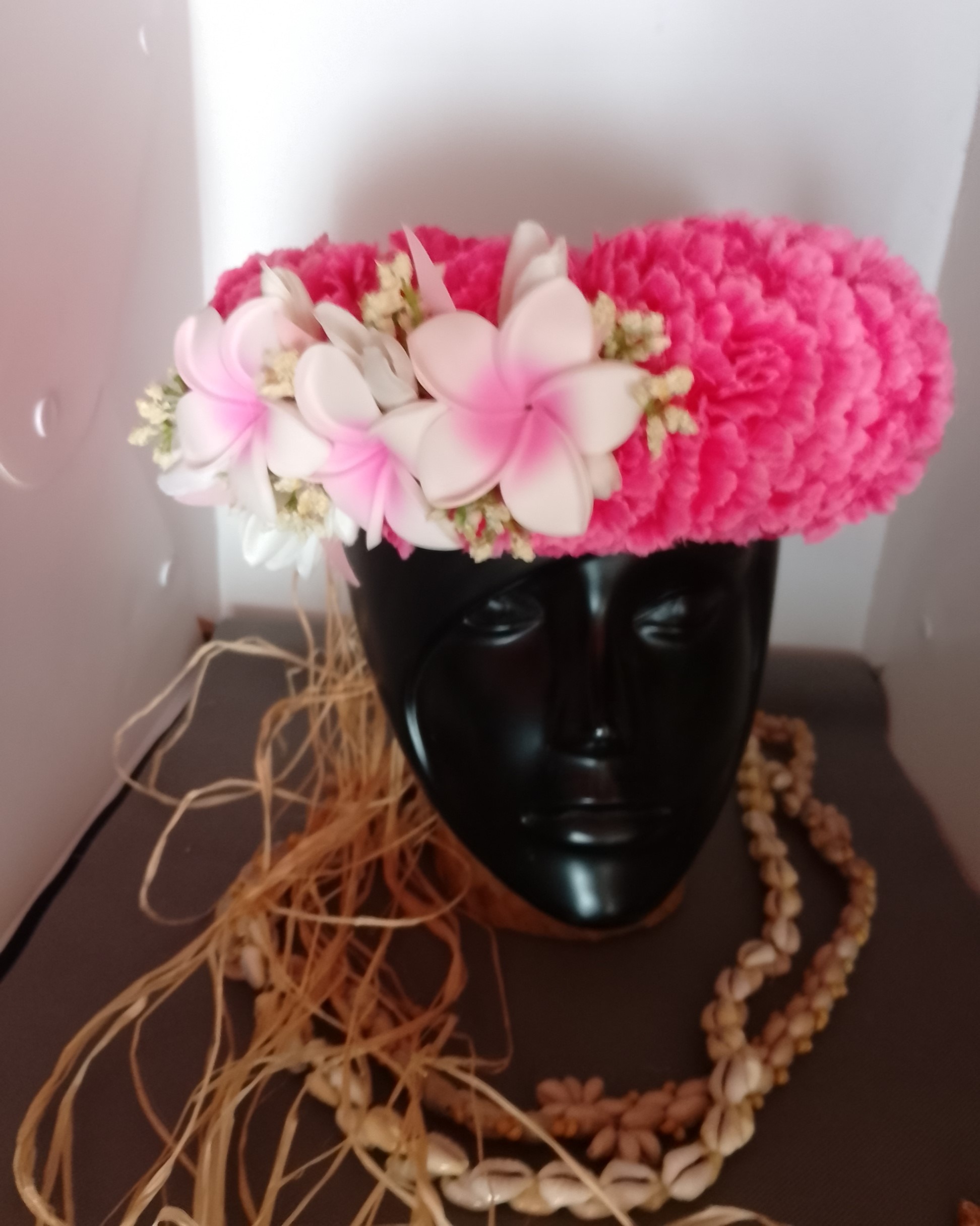 Couronne fleurs Tahiti fuchsia trois tipanie blancs cœur rose Vaite.e.Tiare créations