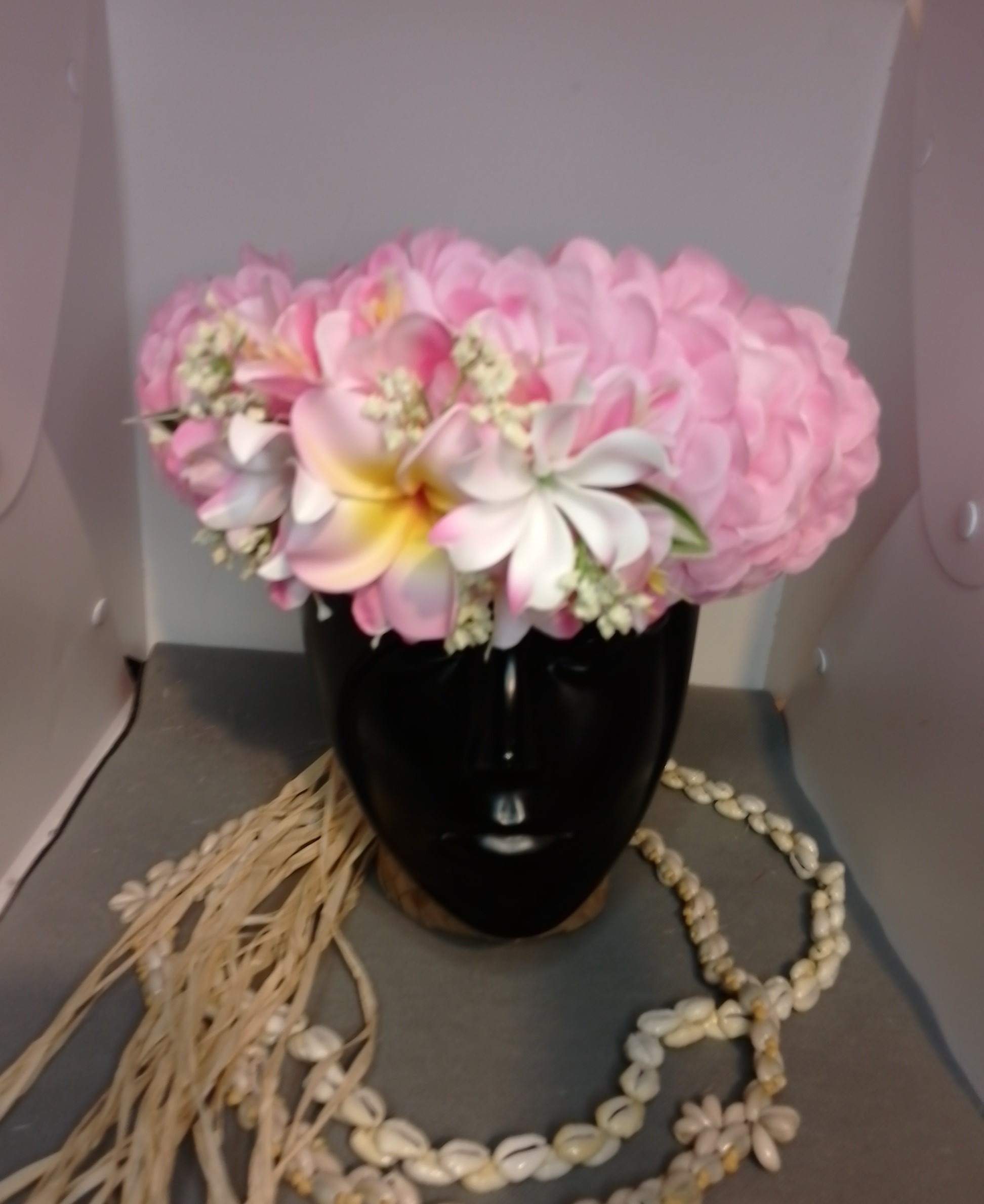 Couronne fleurs Tahiti rose pâle grand tipanie deux tiare entre ouvertes Vaite.e.Tiare créations