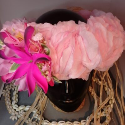 Couronne tiare Tahiti rose pâle maxi tiare fuchsia lily rose bord fuchsia