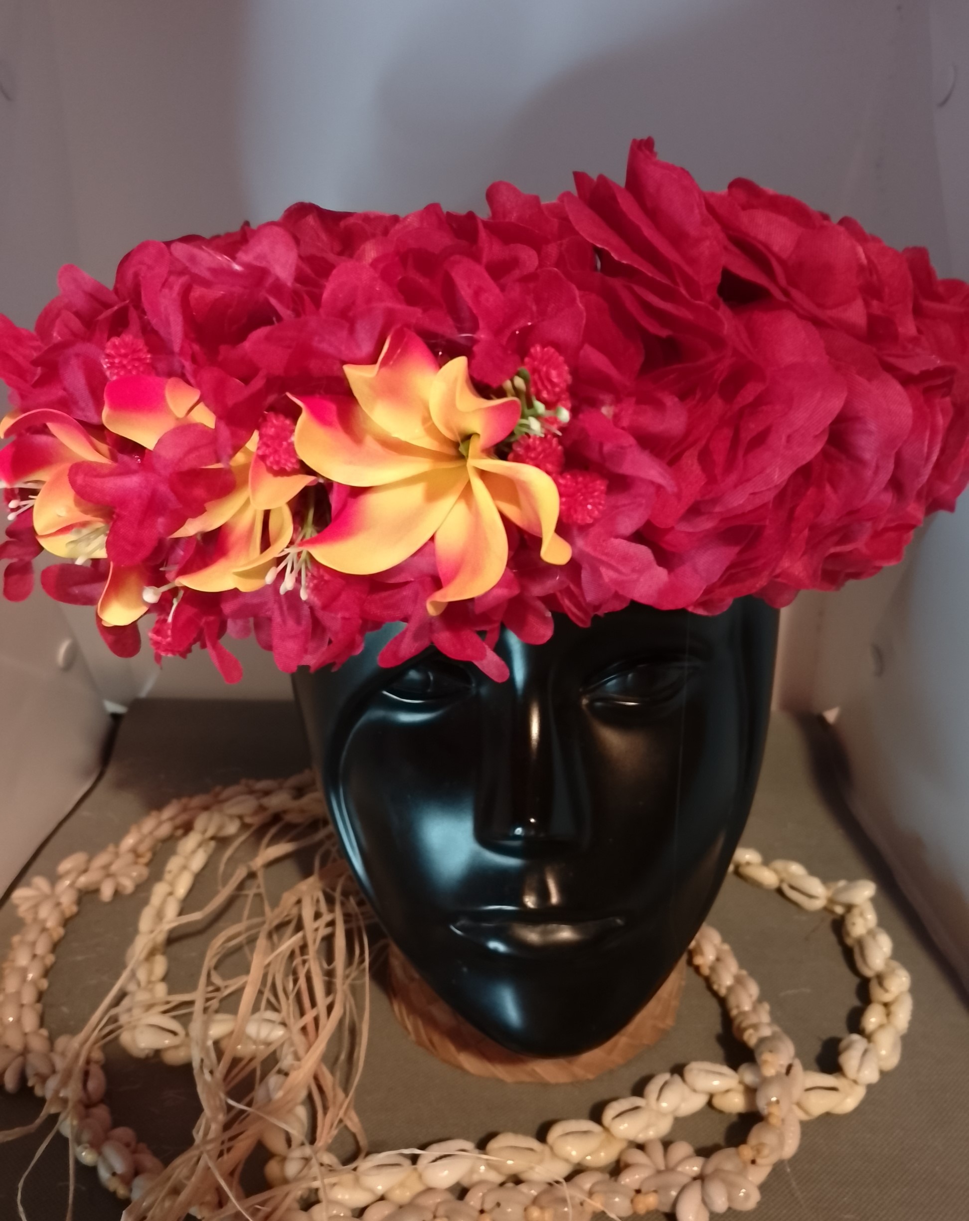 Couronne tiare Tahiti rouge trois tiare entre ouvertes jaune aux bords rouges Vaite.e.Tiare créations