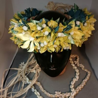 Couronne toutes fleurs effet végétal bougainvilliers jaunes tiare entre ouverte