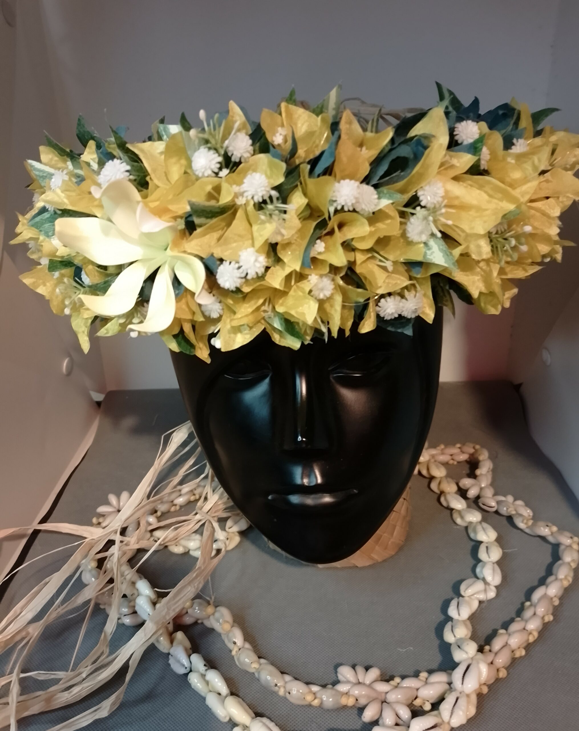 Couronne toutes fleurs effet végétal bougainvilliers jaunes tiare entre ouverte Vaite.e.Tiare créations