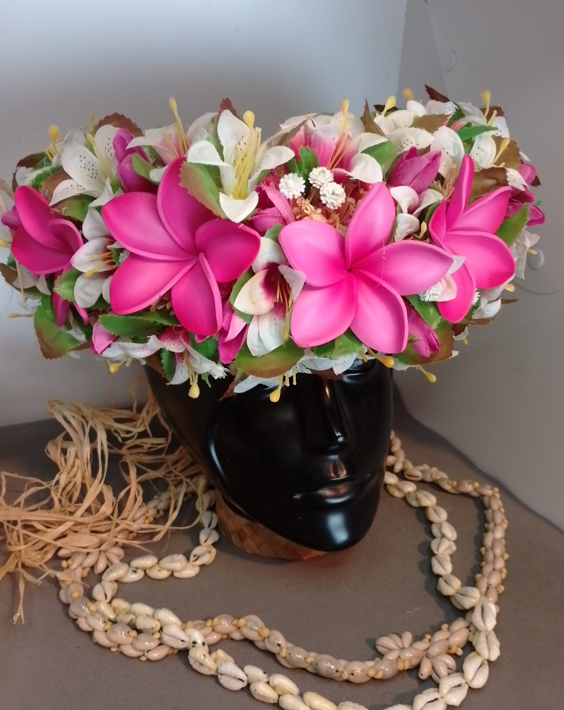 Couronne toutes fleurs Tahiti effet végétal corolle de mini lys variés cinq tipanie fuchsias Vaite.e.Tiare créations