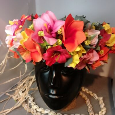 Couronne toutes fleurs effet végétal mixte fleurs et grand tipanie orange
