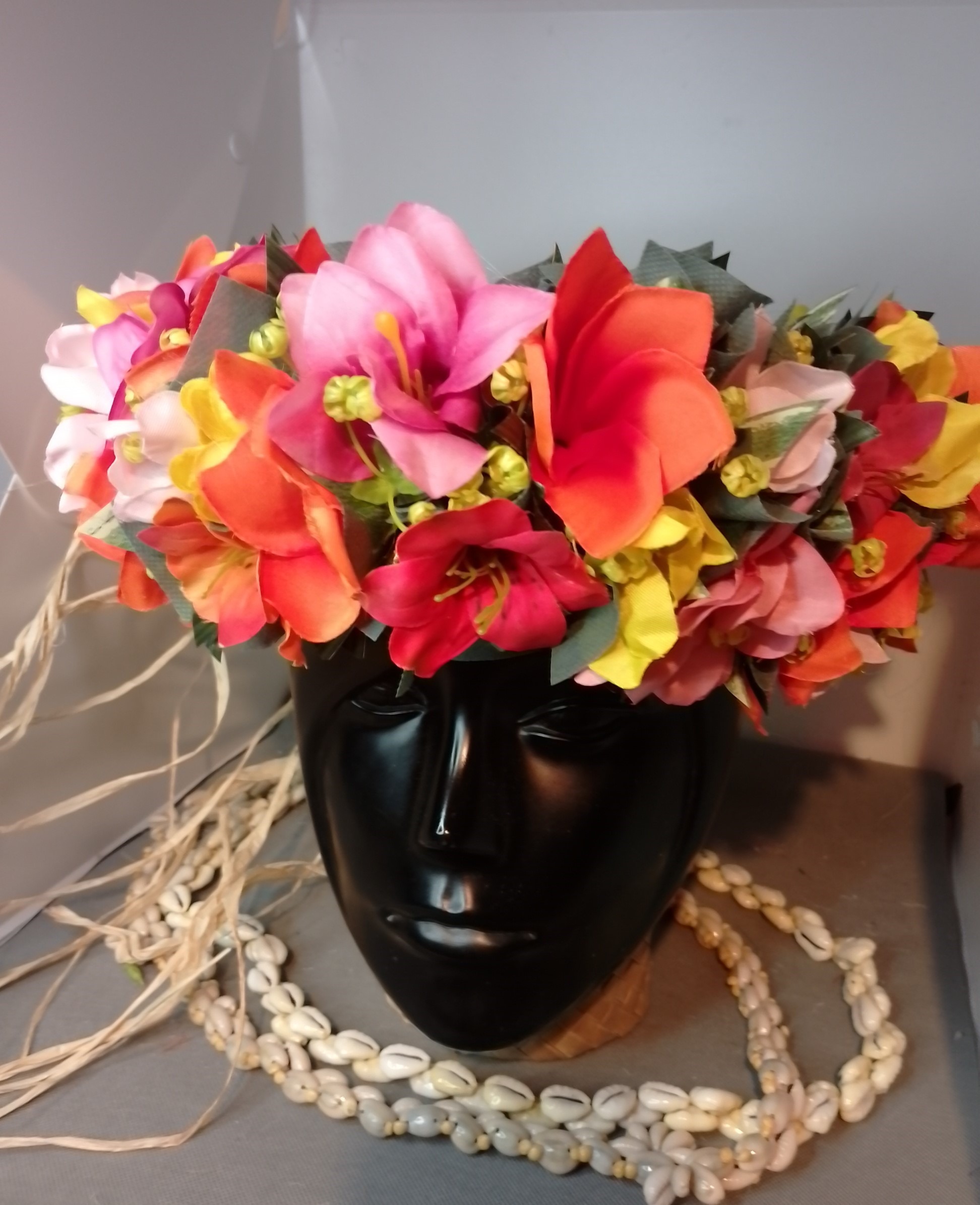 Couronne toutes fleurs effet végétal mixte fleurs et grand tipanie orange Vaite.e.Tiare créations