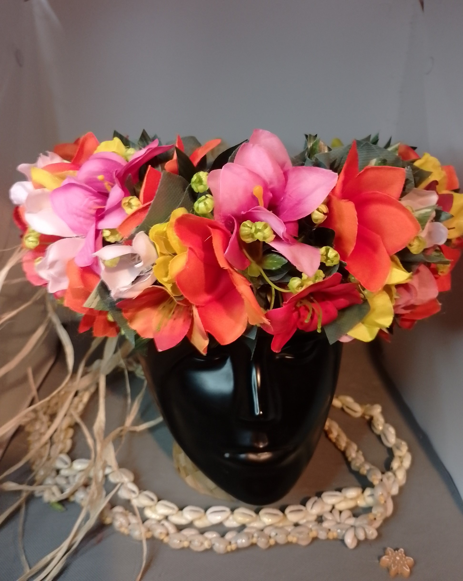 Couronne toutes fleurs effet végétal mixte fleurs et grand tipanie orange Vaite.e.Tiare créations