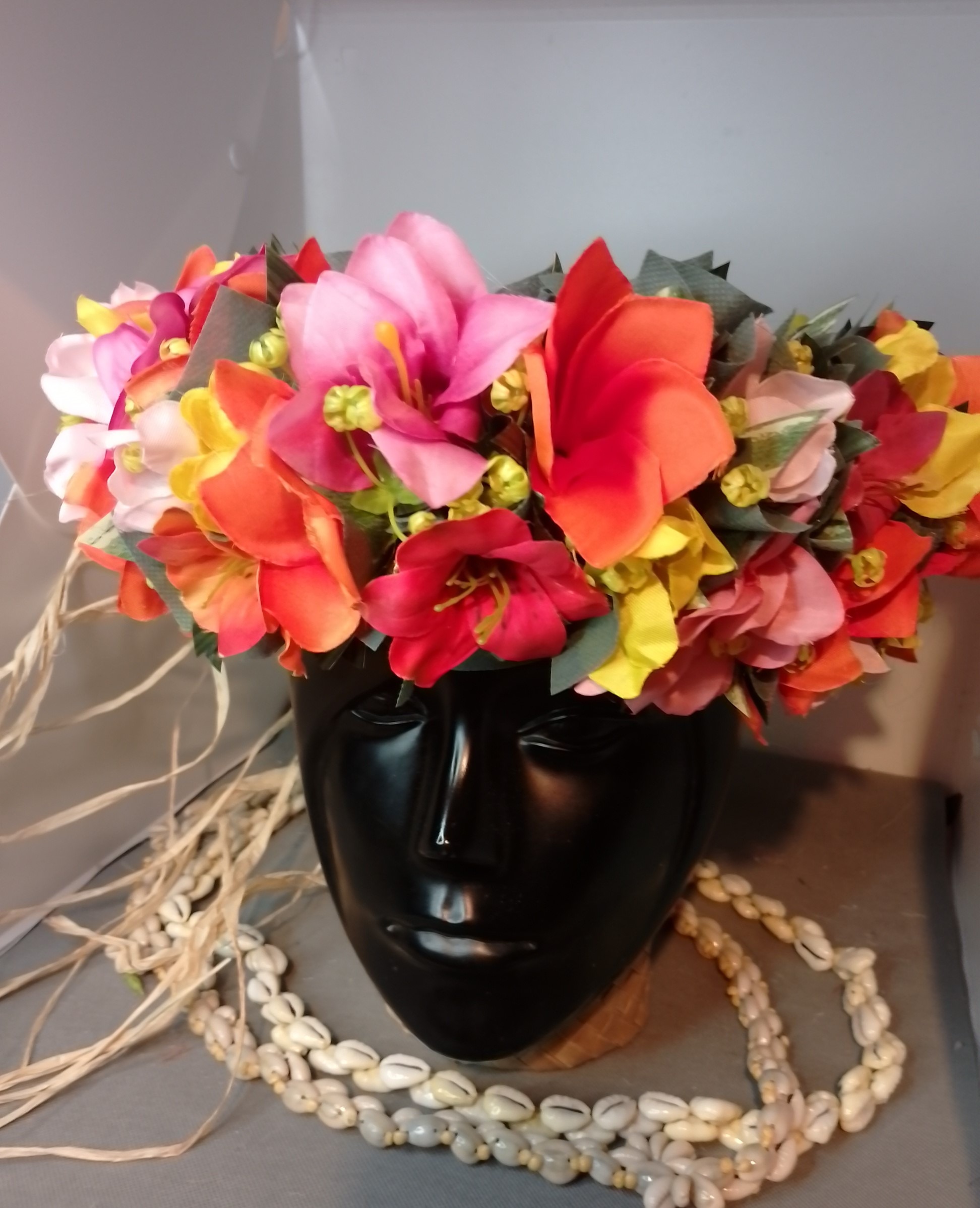 Couronne toutes fleurs effet végétal mixte fleurs et grand tipanie orange Vaite.e.Tiare créations