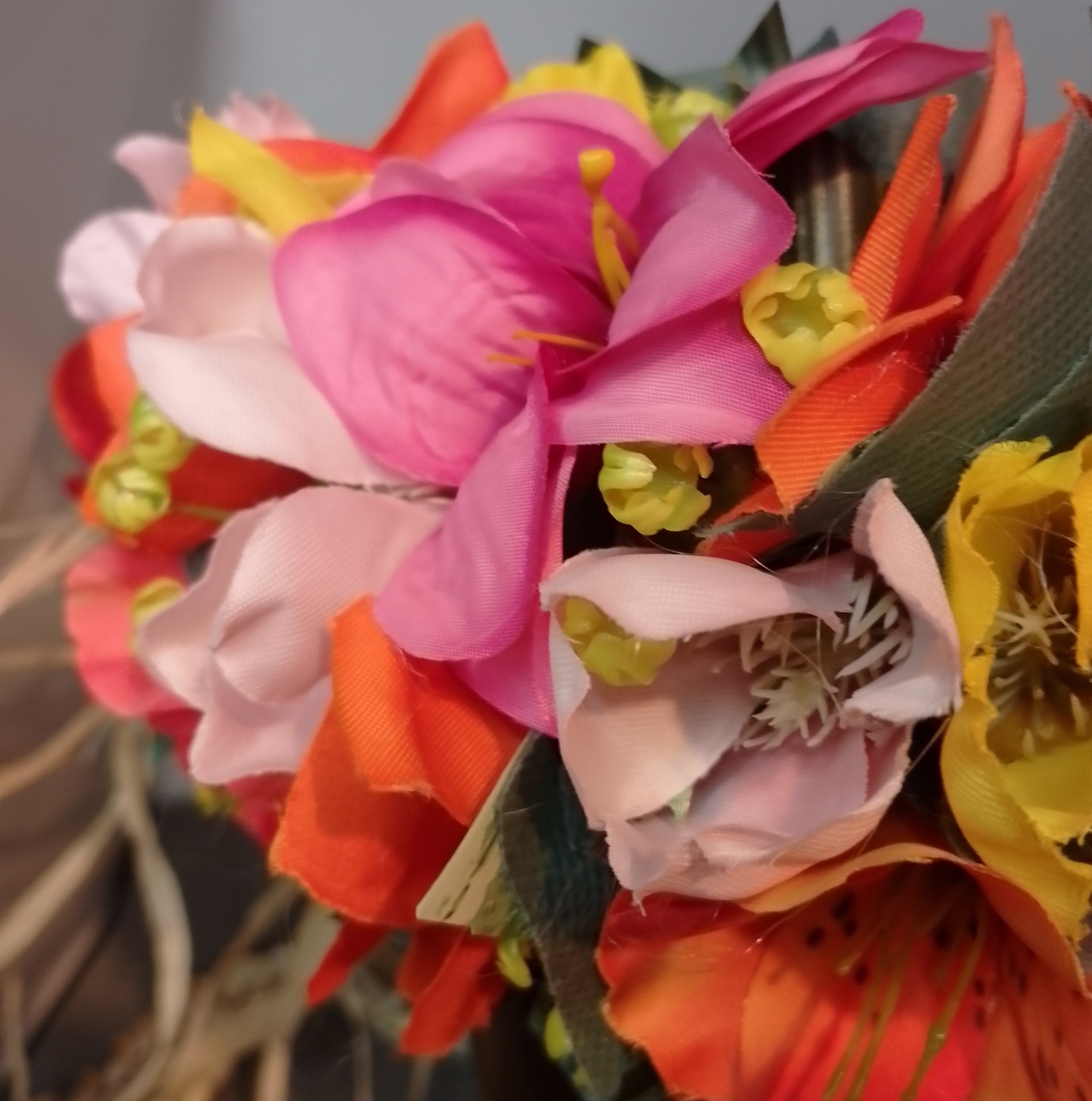 Couronne toutes fleurs effet végétal mixte fleurs et grand tipanie orange Vaite.e.Tiare créations