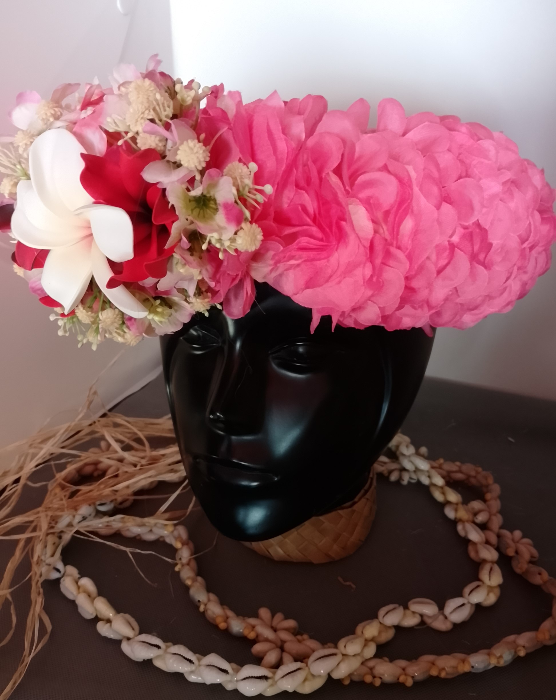 Couronne fleur Tahiti corail et fuchsia grand tipanie vanille deux tiare entre ouverte Vaite.e.Tiare créations