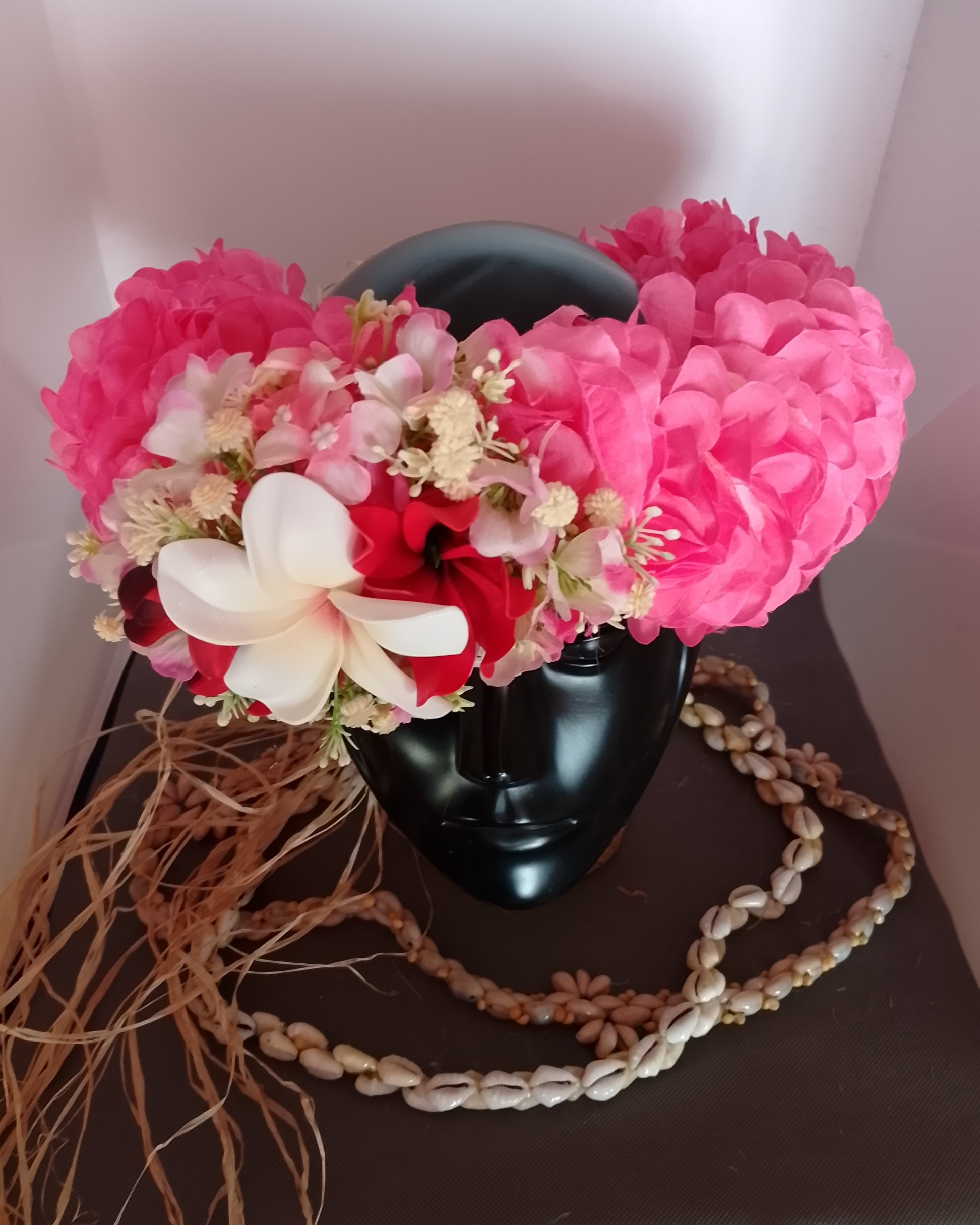 Couronne fleur Tahiti corail et fuchsia grand tipanie vanille deux tiare entre ouverte Vaite.e.Tiare créations