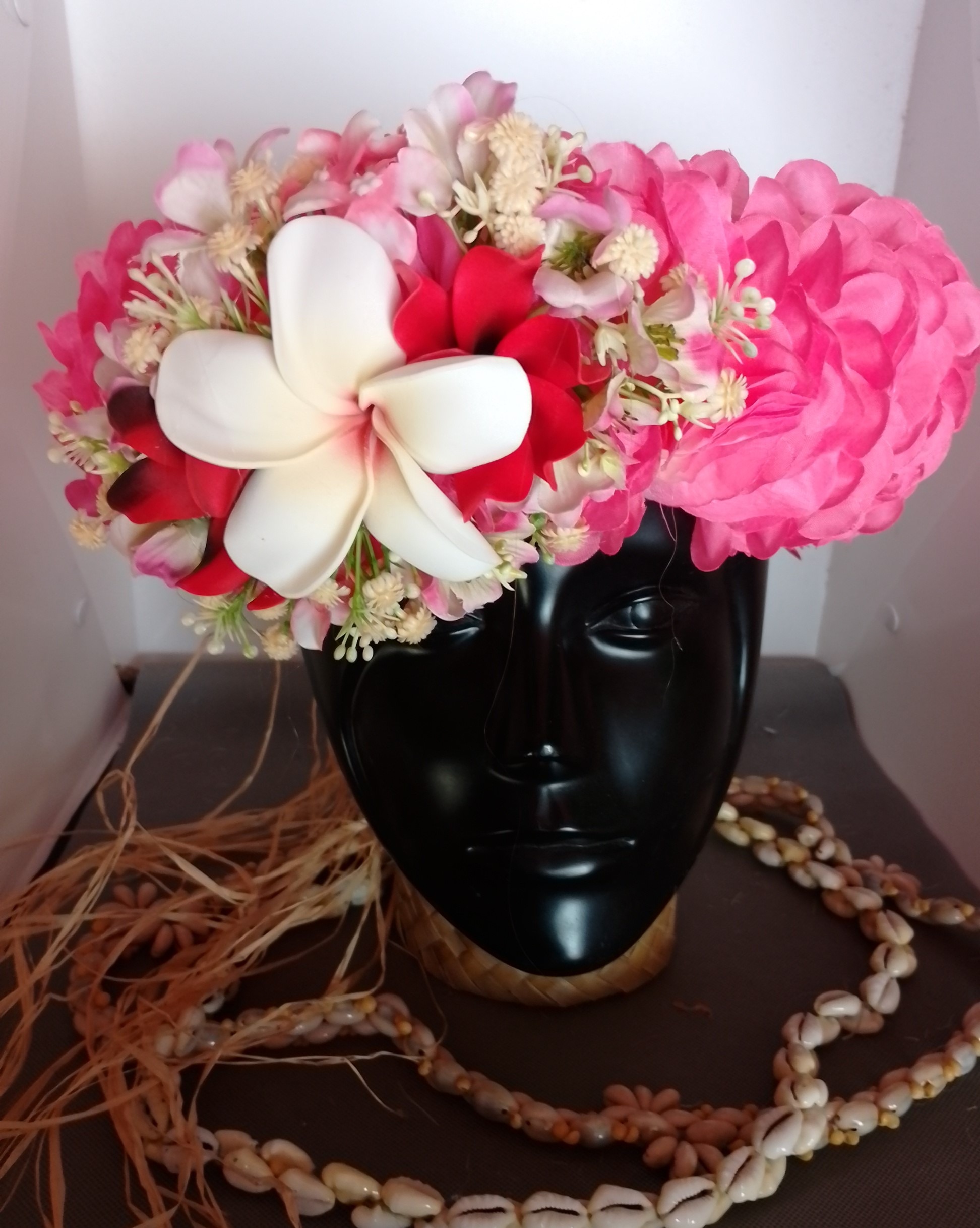 Couronne fleur Tahiti corail et fuchsia grand tipanie vanille deux tiare entre ouverte Vaite.e.Tiare créations