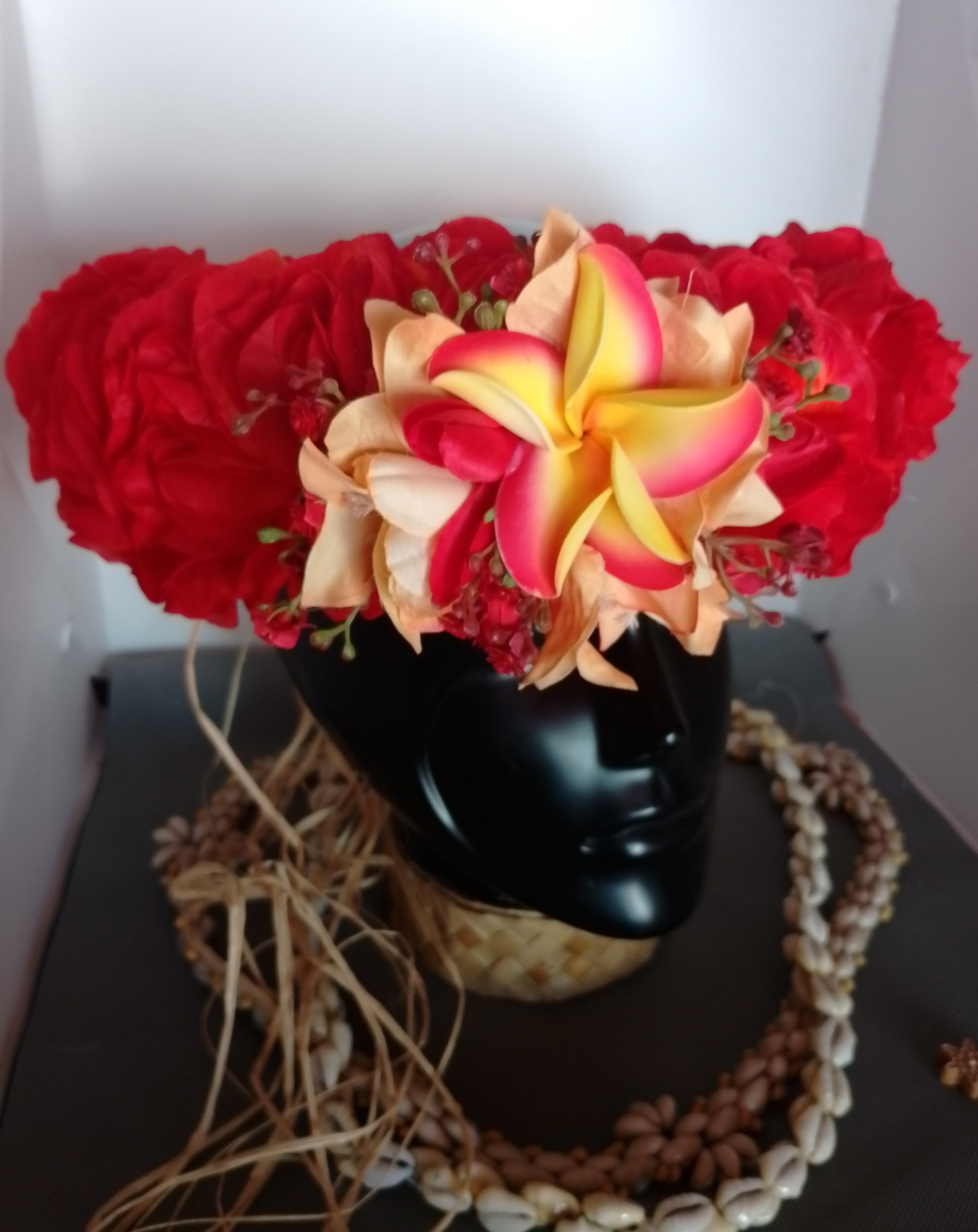 Couronne fleur Tahiti orange bords rouges tipanie jaune bords rouges bougainvilliers oranges Vaite.e.Tiare créations