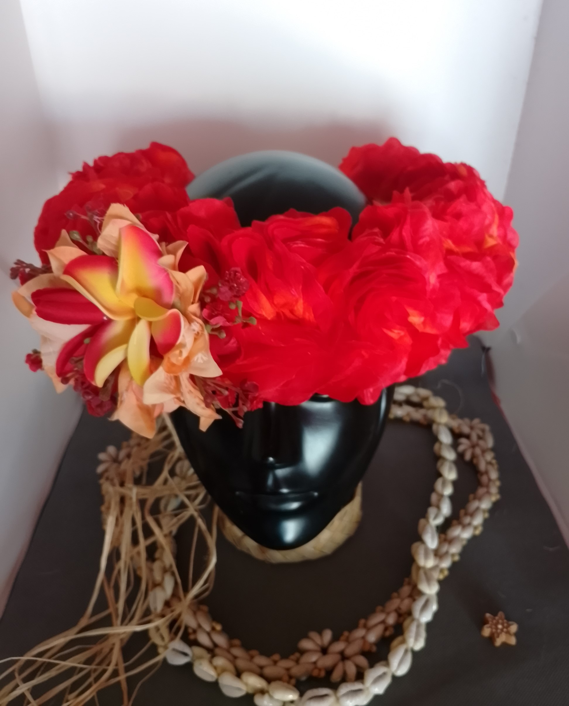 Couronne fleur Tahiti orange bords rouges tipanie jaune bords rouges bougainvilliers oranges Vaite.e.Tiare créations