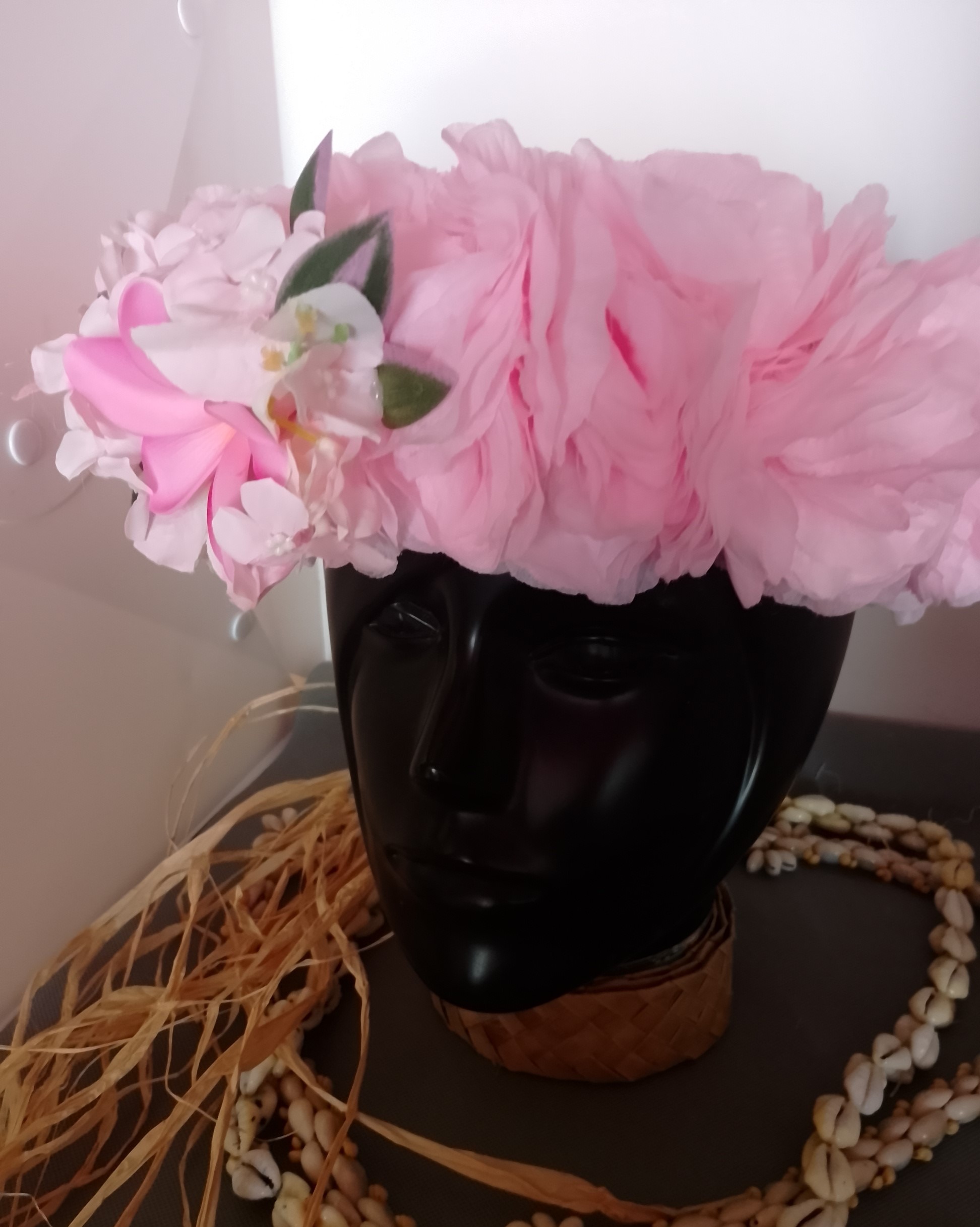 Couronne fleur Tahiti rose pâle tipanie rose pâle bougainvilliers blancs bords roses Vaite.e.Tiare créations