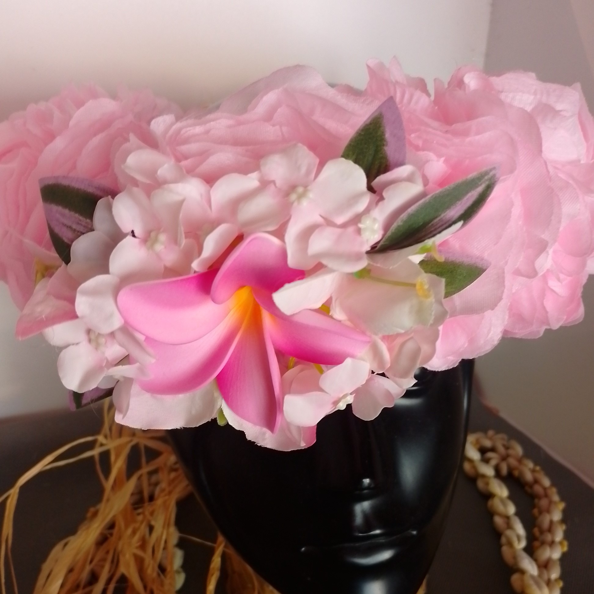 Couronne fleur Tahiti rose pâle tipanie rose pâle bougainvilliers blancs bords roses Vaite.e.Tiare créations