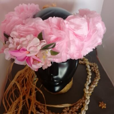 Couronne fleur Tahiti rose pâle tipanie rose pâle bougainvilliers blancs bords roses