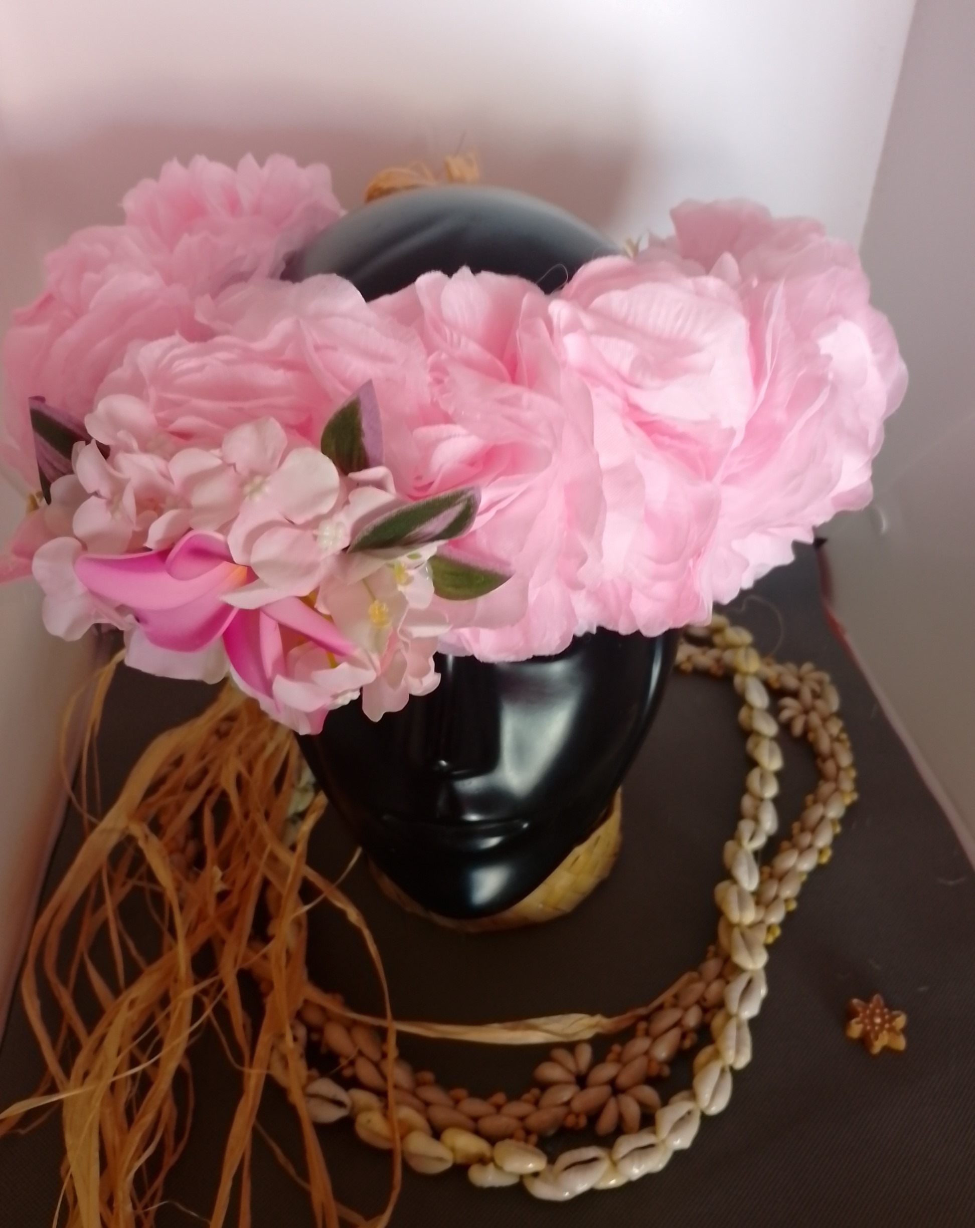 Couronne fleur Tahiti rose pâle tipanie rose pâle bougainvilliers blancs bords roses Vaite.e.Tiare créations