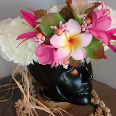 Couronne fleurs Tahiti blanc milky mini tipanie rose fuchsia tipanie bord roses lys élancés