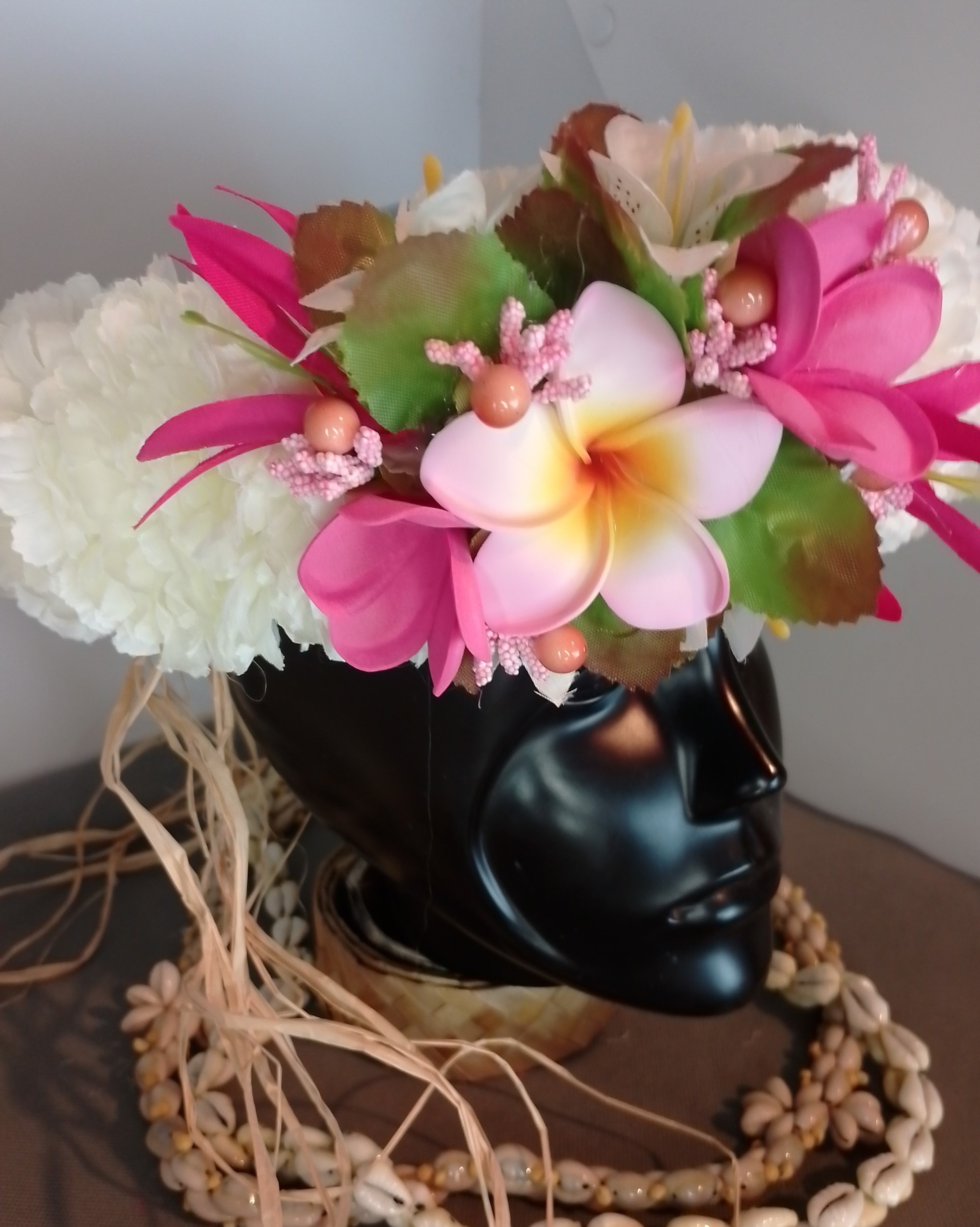 Couronne fleurs Tahiti blanc milky mini tipanie rose fuchsia tipanie bord roses lys élancés Vaite.e.Tiare créations