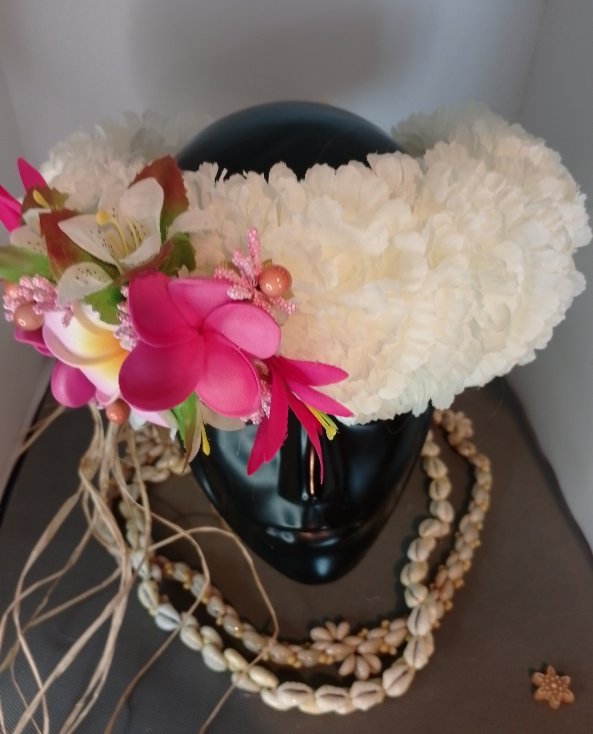 Couronne fleurs Tahiti blanc milky mini tipanie rose fuchsia tipanie bord roses lys élancés Vaite.e.Tiare créations