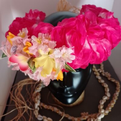 Couronne fleurs Tahiti blanche bords fuchsias tiare entre ouverte tipanie tiare tatouée