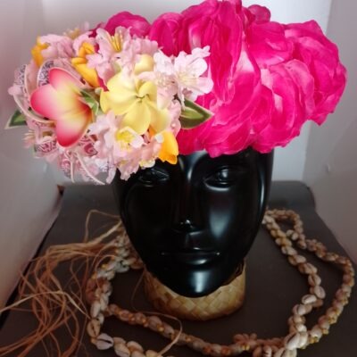 Couronne fleurs Tahiti blanche bords fuchsias tiare entre ouverte tipanie tiare tatouée