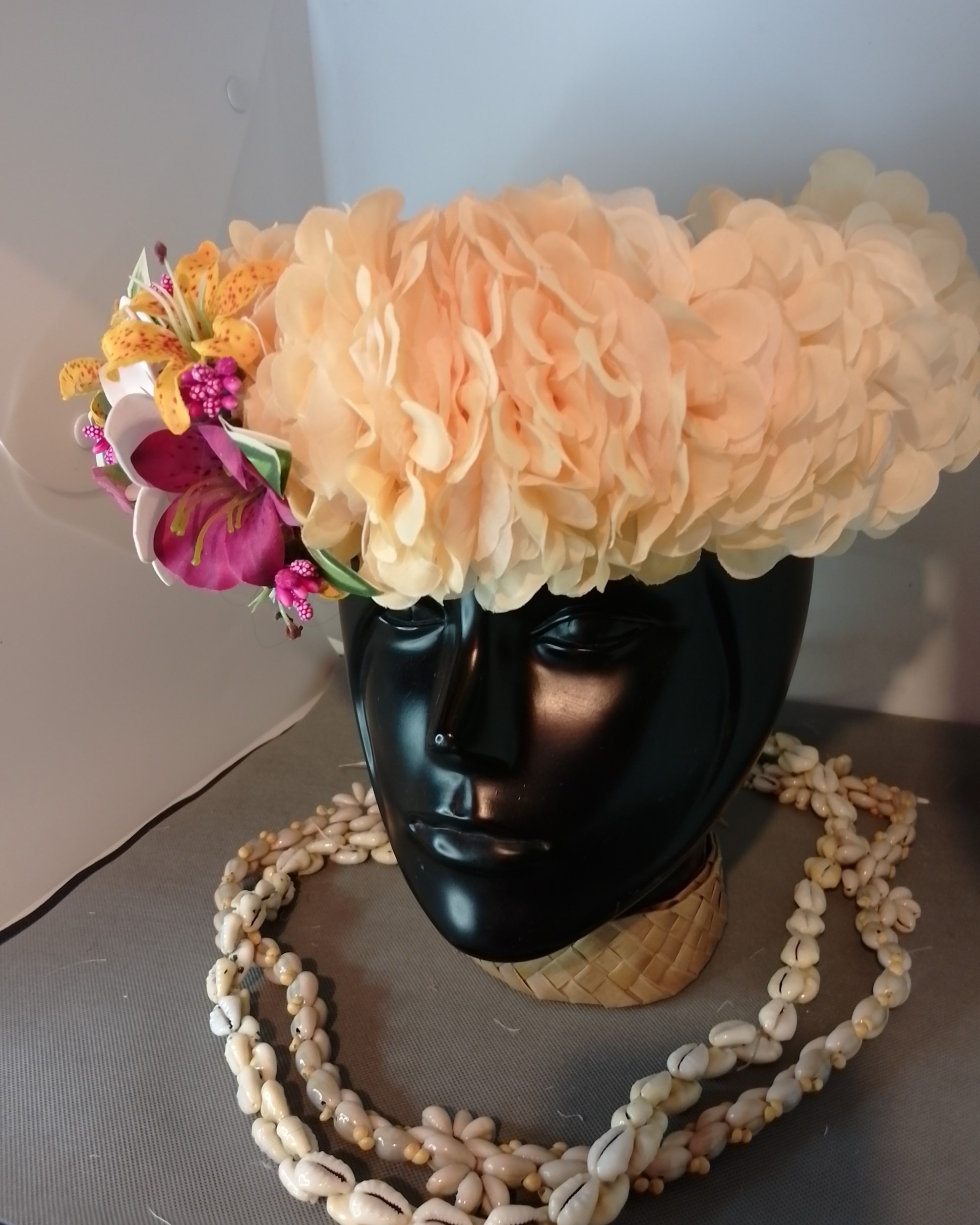 Couronne fleurs Tahiti champagne grande tiare freesia lie de vin mini lys jaune orange Vaite.e.Tiare créations