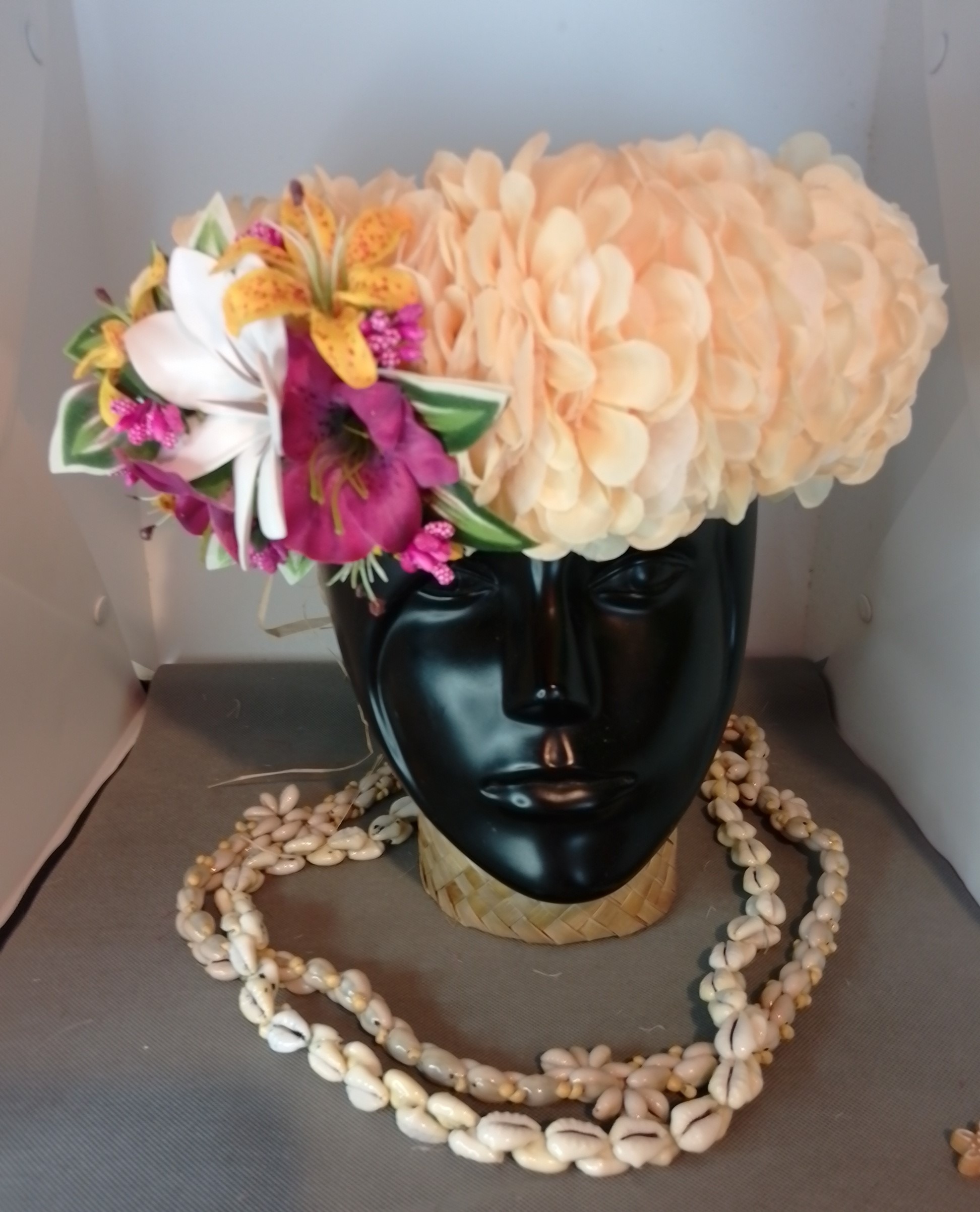 Couronne fleurs Tahiti champagne grande tiare freesia lie de vin mini lys jaune orange Vaite.e.Tiare créations