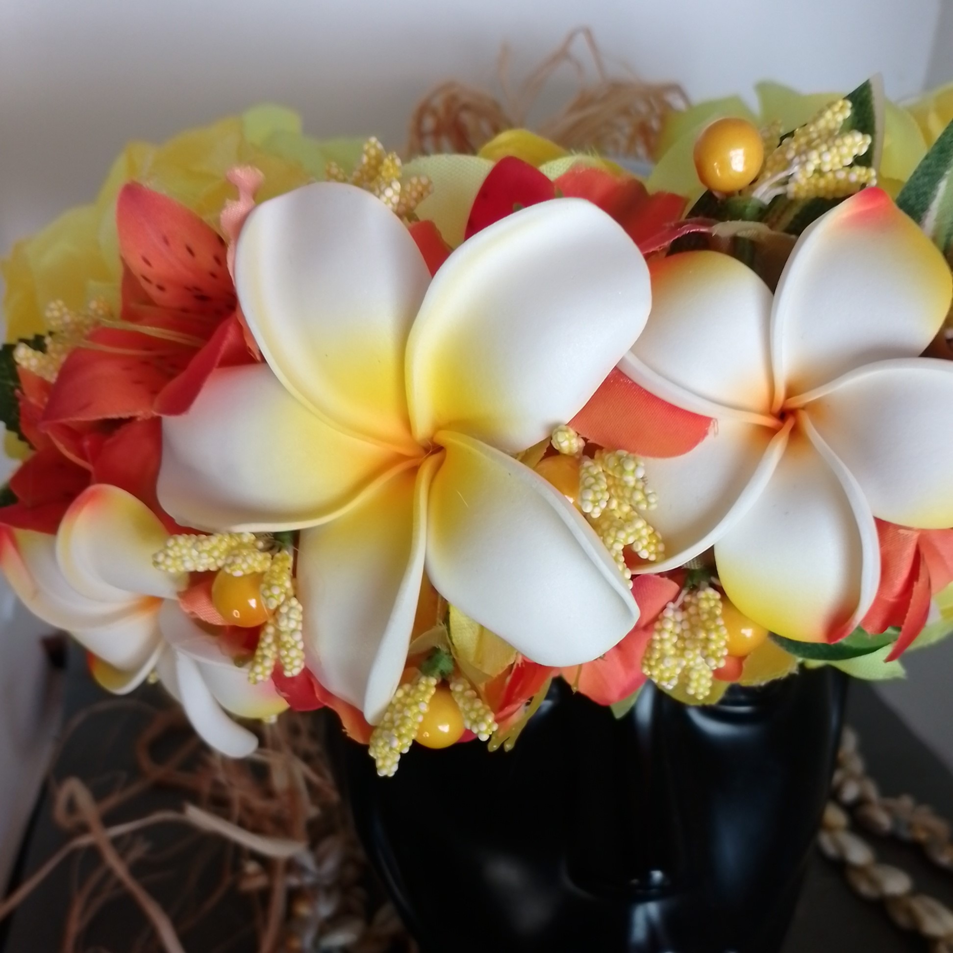 Couronne fleurs Tahiti jaune grand tipanie deux tipanie moyens blancs et jaunes Vaite.e.Tiare créations