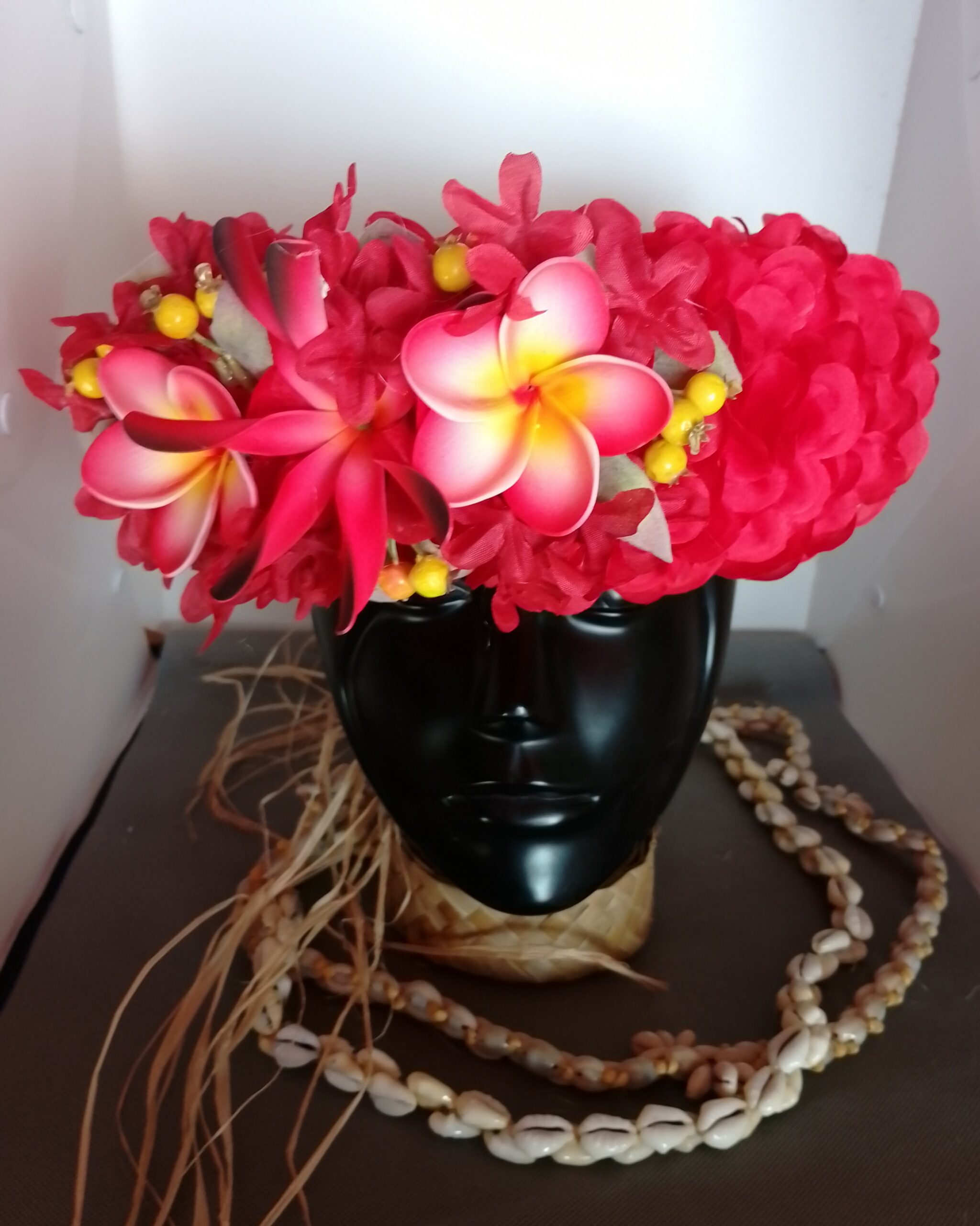 Couronne fleurs Tahiti rouge maxi tiare deux tipanie blancs bords rouges Vaite.e.Tiare créations