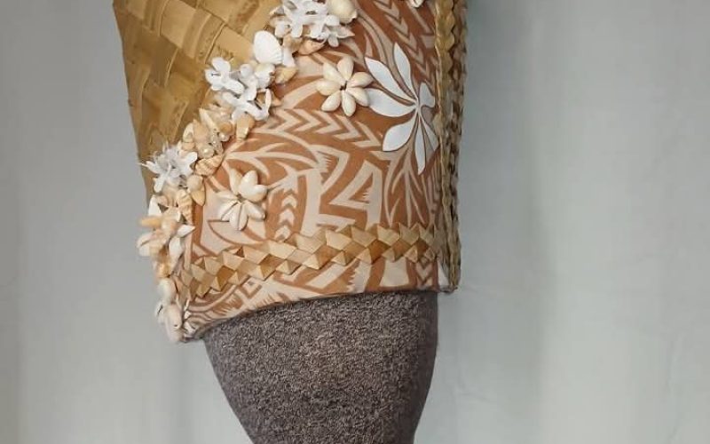 Coiffe naturel pandanus paréo beige et coquillages Vaite.e.Tiare créations