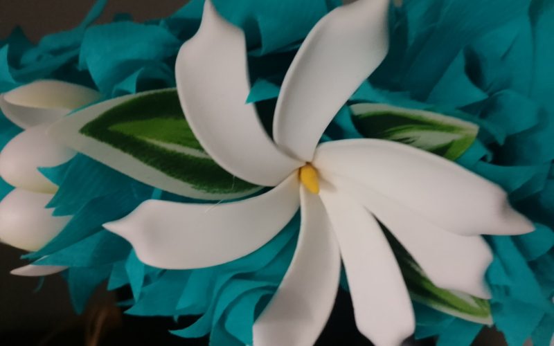 Couronne de tiare Tahiti bleu lagon avec sept tiare by Vaite.e.Tiare créations