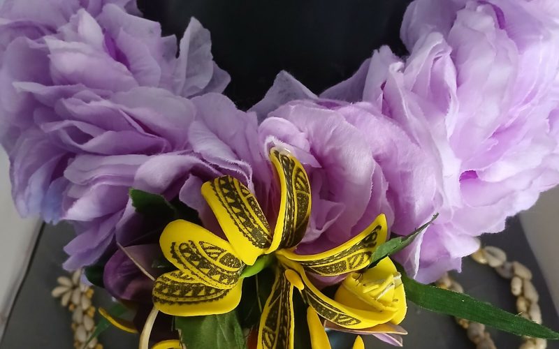 Couronne fleur Tahiti mauve deux tiare tatouée deux tipanie un grand lys élancé Vaite.e.Tiare créations