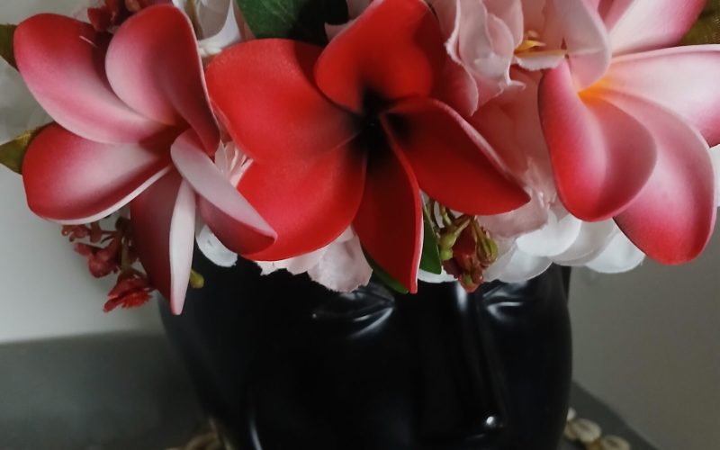 Couronne fleur Tahiti blanche 3 tipanie rouge Vaite.e.Tiare créations