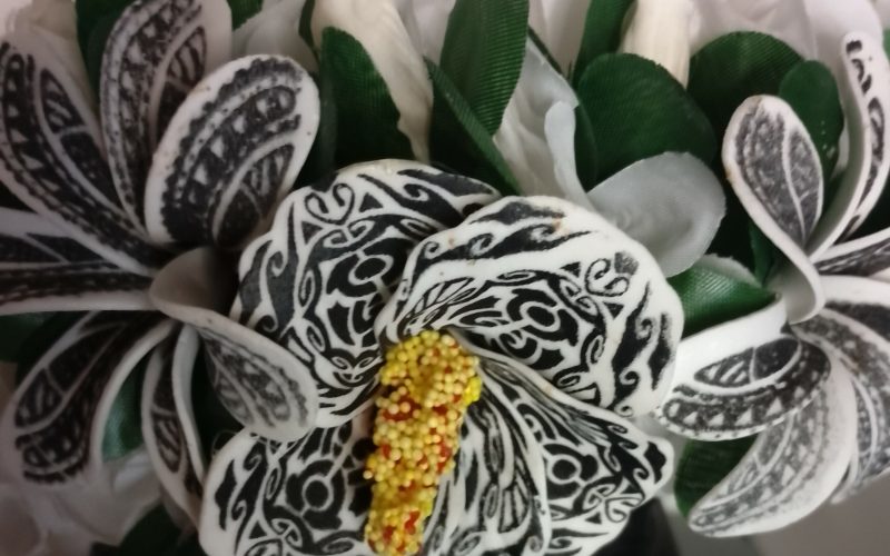 Couronne fleur Tahiti blanche deux tiare hibiscus tatoués Vaite.e.Tiare créations
