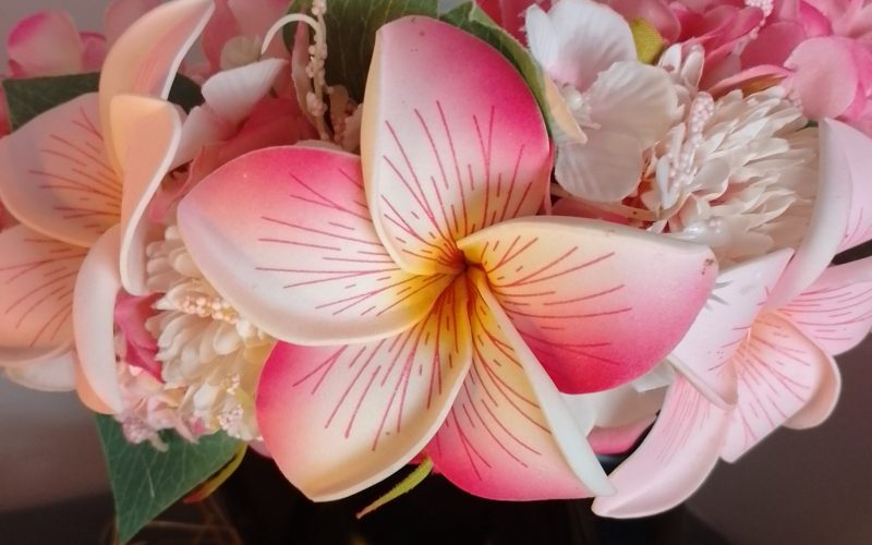 Couronne fleurs Tahiti champagne rosé trois maxi tipanie rainurés Vaite.e.Tiare créations