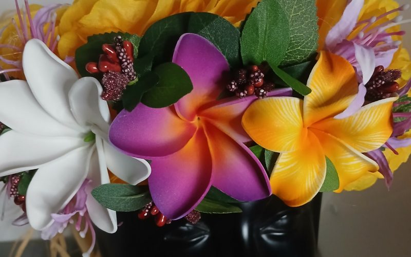 Couronne fleur Tahiti jaune ocre deux tipanie tiare lys élancés Vaite.e.Tiare créations