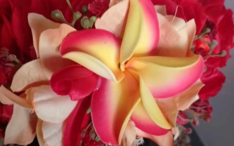 Couronne fleur Tahiti orange bords rouges tipanie jaune bords rouges bougainvilliers oranges Vaite.e.Tiare créations