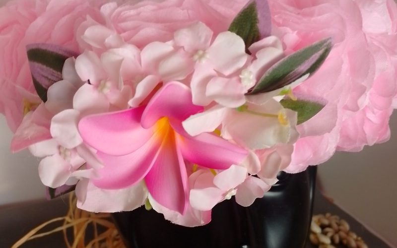 Couronne fleur Tahiti rose pâle tipanie rose pâle bougainvilliers blancs bords roses Vaite.e.Tiare créations