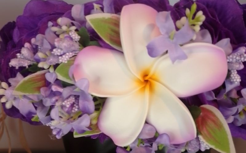 Couronne fleurs Tahiti violette grand tipanie blanc bords violets boutons mauves Vaite.e.Tiare créations