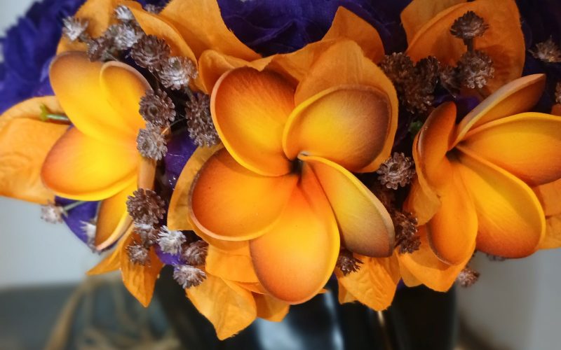 Couronne fleur Tahiti violette trois tipaniers bougainvilliers oranges Vaite.e.Tiare créations