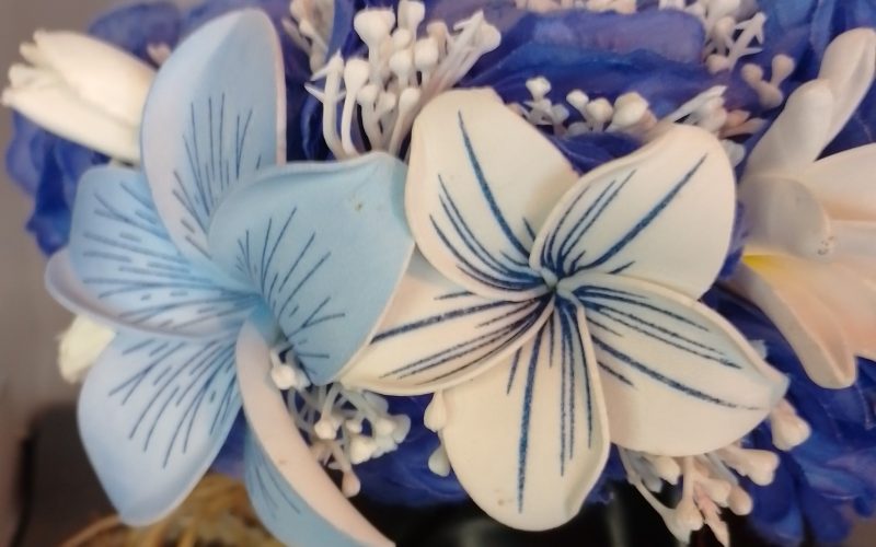 Couronne fleurs Tahiti bleue maxi tipanie tiare entre ouverte tipanie rainuré Vaite.e.Tiare créations