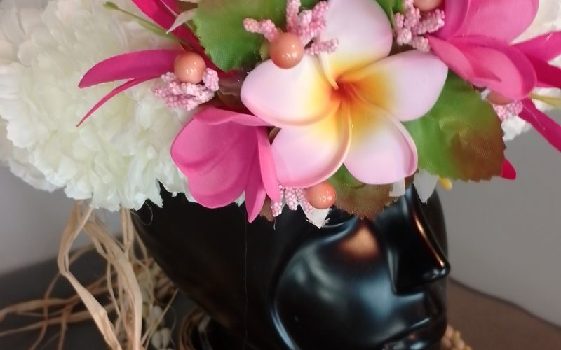 Couronne fleurs Tahiti blanc milky mini tipanie rose fuchsia tipanie bord roses lys élancés Vaite.e.Tiare créations