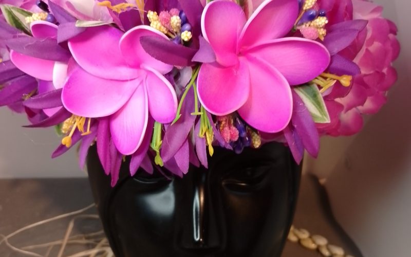 Couronne fleurs Tahiti blanche bords violets trois tipanie mauves bords violets Vaite.e.Tiare créations