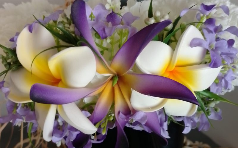 Couronne fleurs Tahiti blanche maxi tiare deux tipanie blanc cœur jaune Vaite.e.Tiare créations