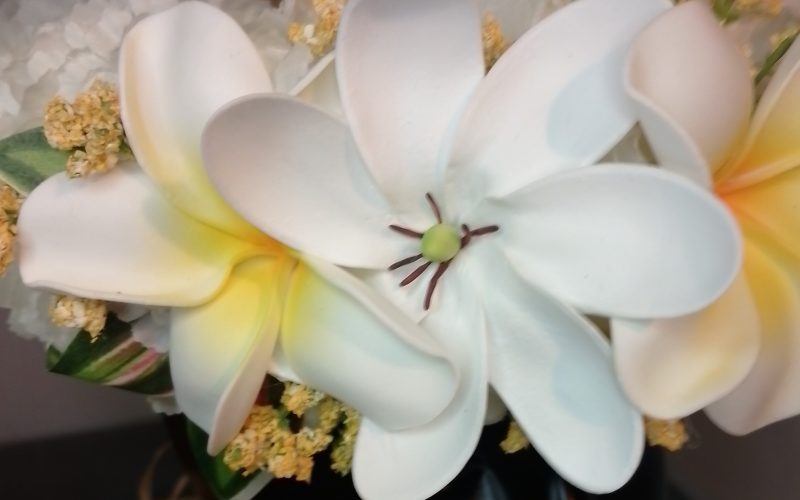 Couronne fleurs Tahiti champagne deux grands tipanie une grande tiare Vaite.e.Tiare créations
